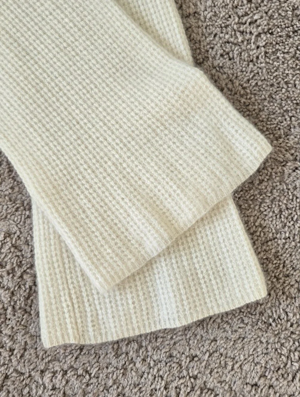 ALO Yoga 100% Cashmere High-Waist Plush Waffle Pant Size Small Ivory Luxury Soft